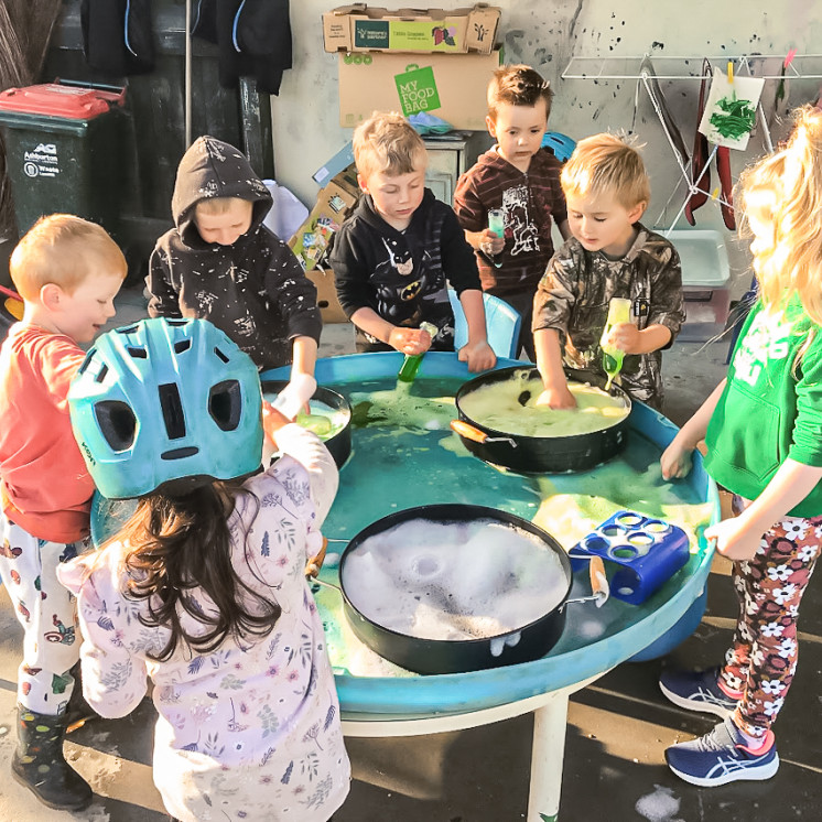 Overs messy play