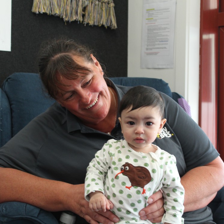 Busy Bees Carterton childcare tamariki bonding with teachers