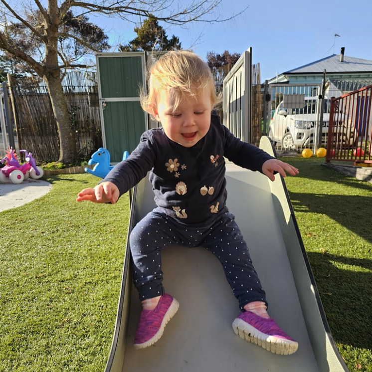 Toddler slide Busy Bees Carterton