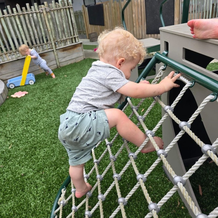 Busy Bees Featherston Street Climbing the playground