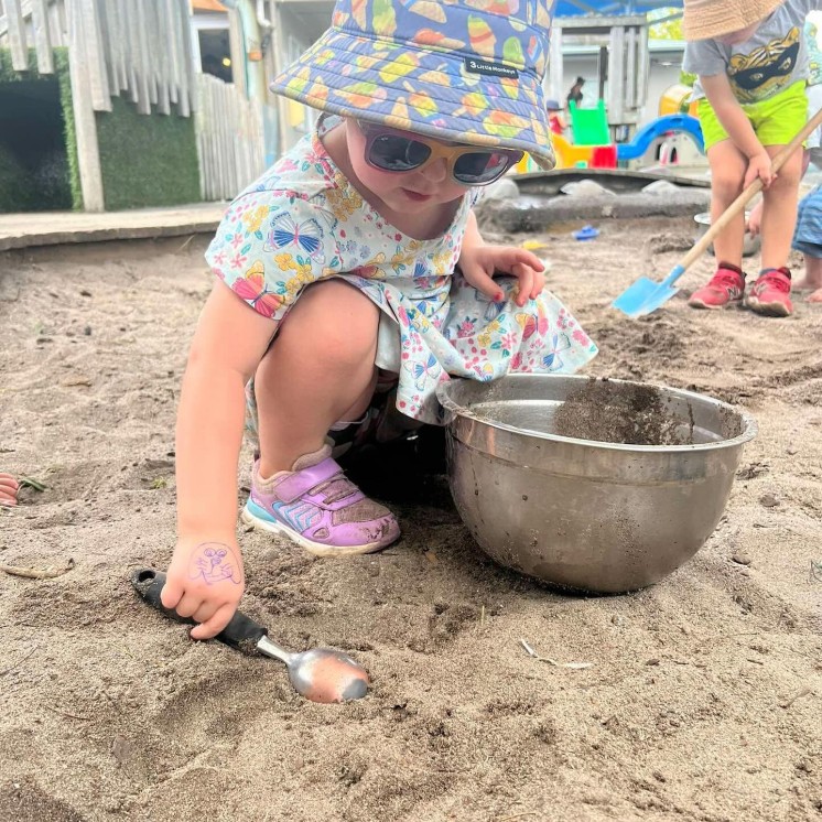 Busy Bees Frimley plaing n the sandbox