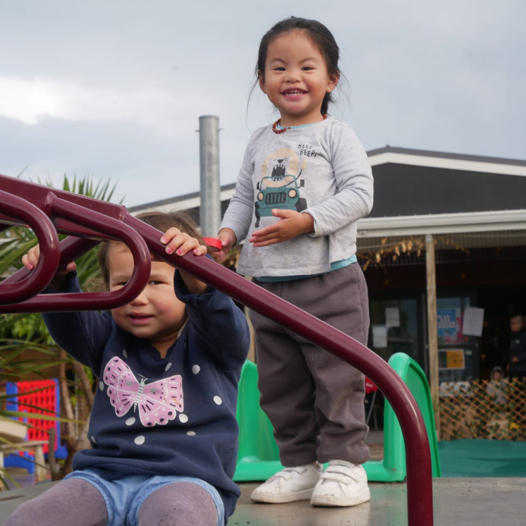 Busy Bees Gladstone Road outside fun and friendships