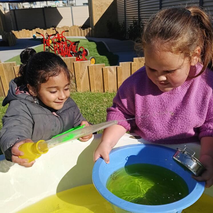 Busy Bees Grandview Road outdoor color discovery activity