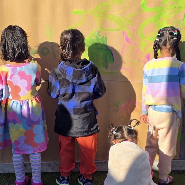 Busy Bees Hamilton East preschool outdoor Art drawing activity