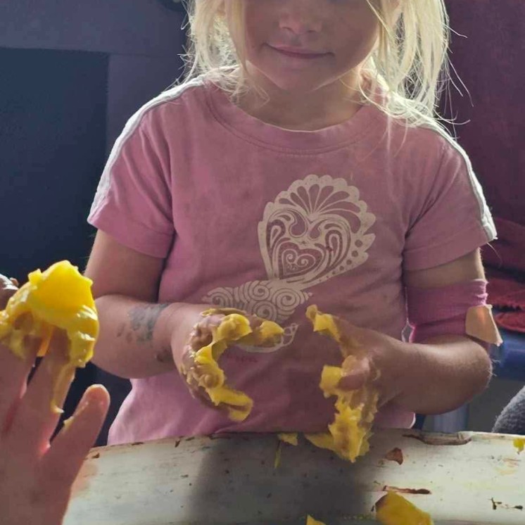 Busy Bees Kawatiri messy play