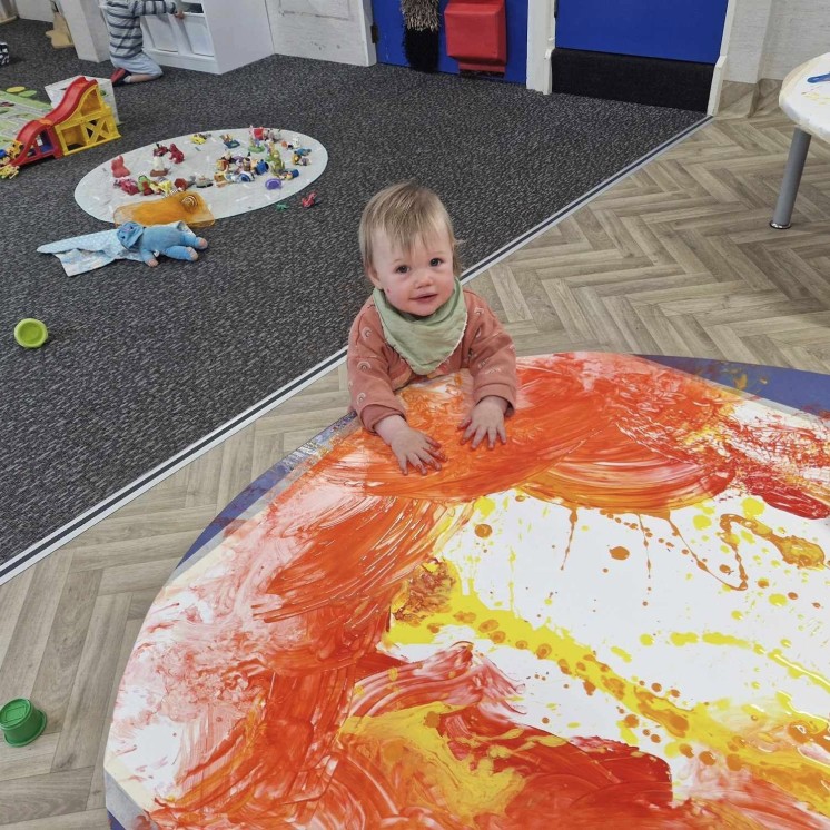 Busy Bees Lake Terrace messy paint