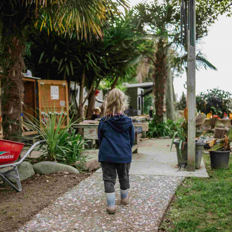 Children love exploring the backyard at Busy Bees Mapua
