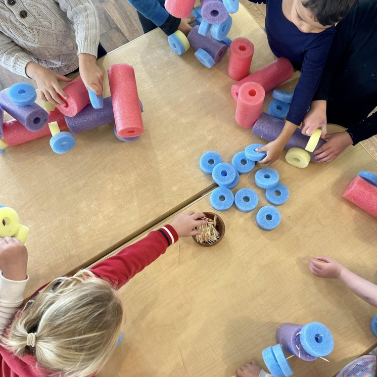 Busy Bees Martinborough creating in groups