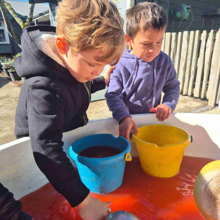 Preschoolers cause and effect experiments with water at Busy Bees Motueka