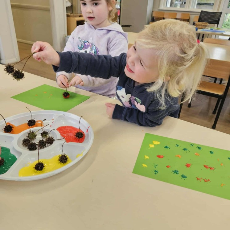 Busy Bees Napier Road exploring art with natural resources