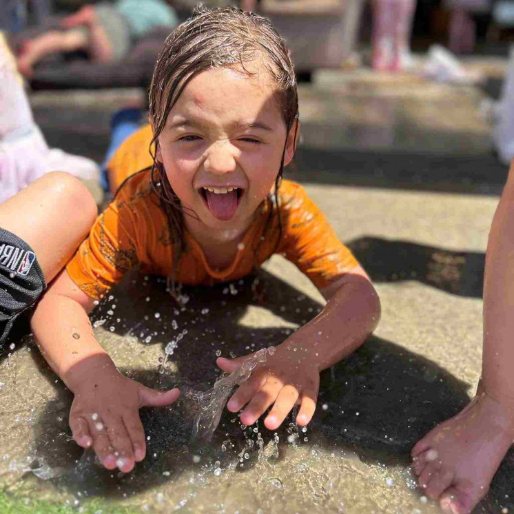 Outdoor waterplay in toddlers at Busy Bees New Plymouth 