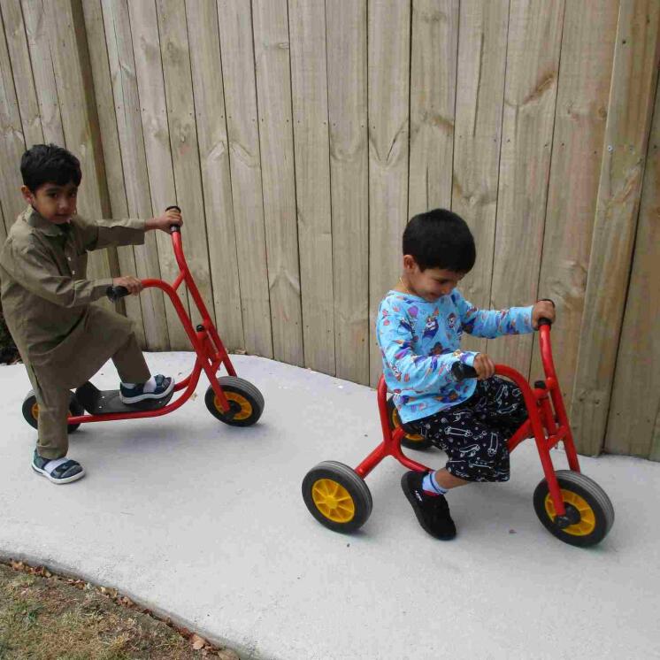Outdoor education building gross motor skills at busy bees otahuhu