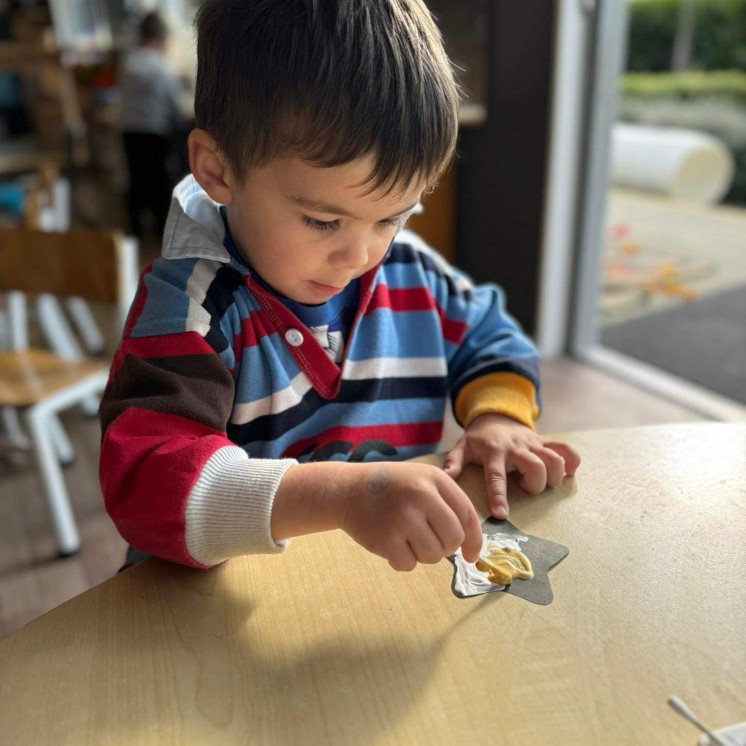 Childcare arts and crafts for toddlers at Busy Bees Pahiatua