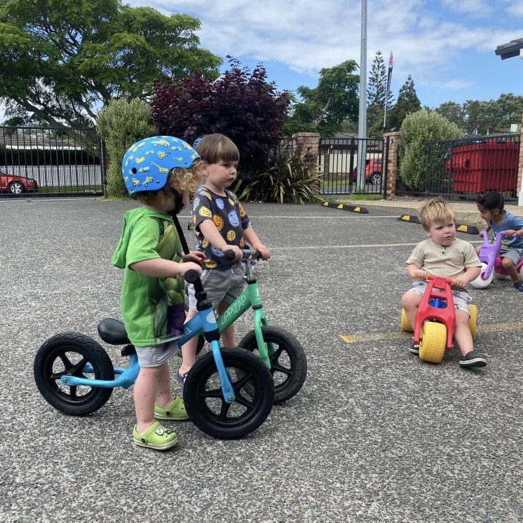 Busy Bees Pukekohe riding bikes