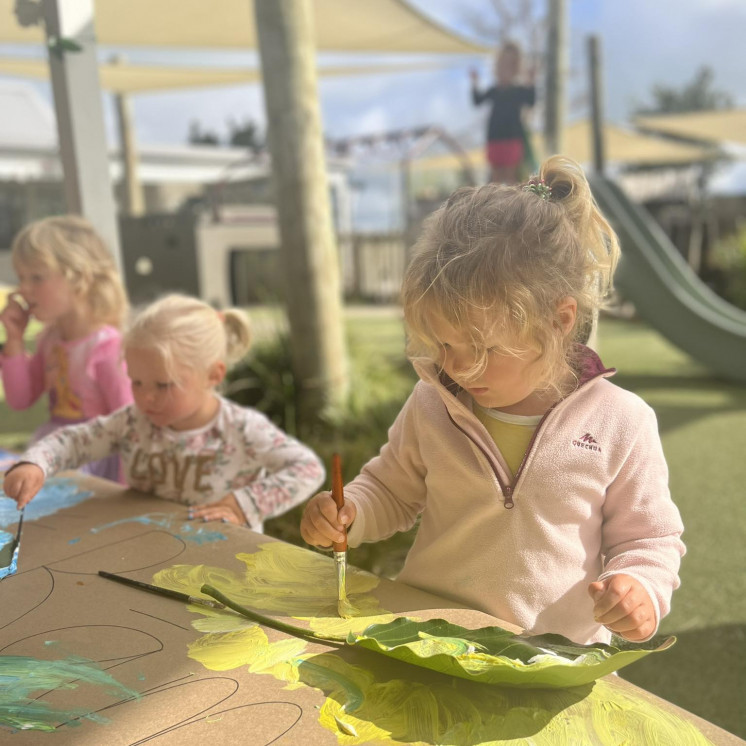 Painting outdoors at Busy Bees Silverdale 