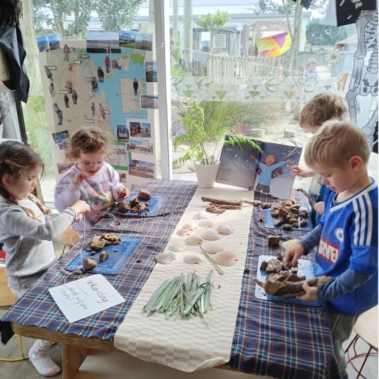 Busy Bees Silverdale Travellers Preschool craft activity