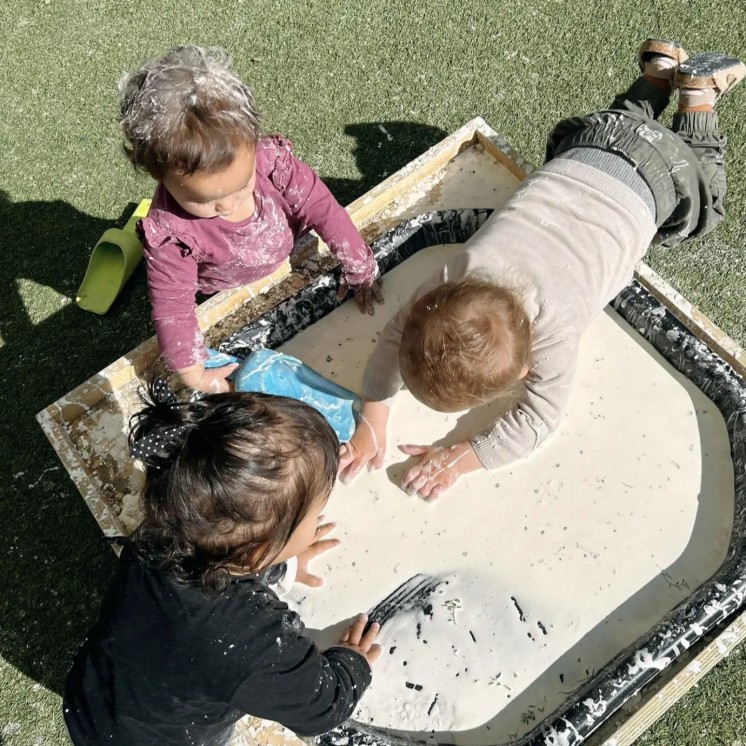 Busy Bees Stoke messy texture play