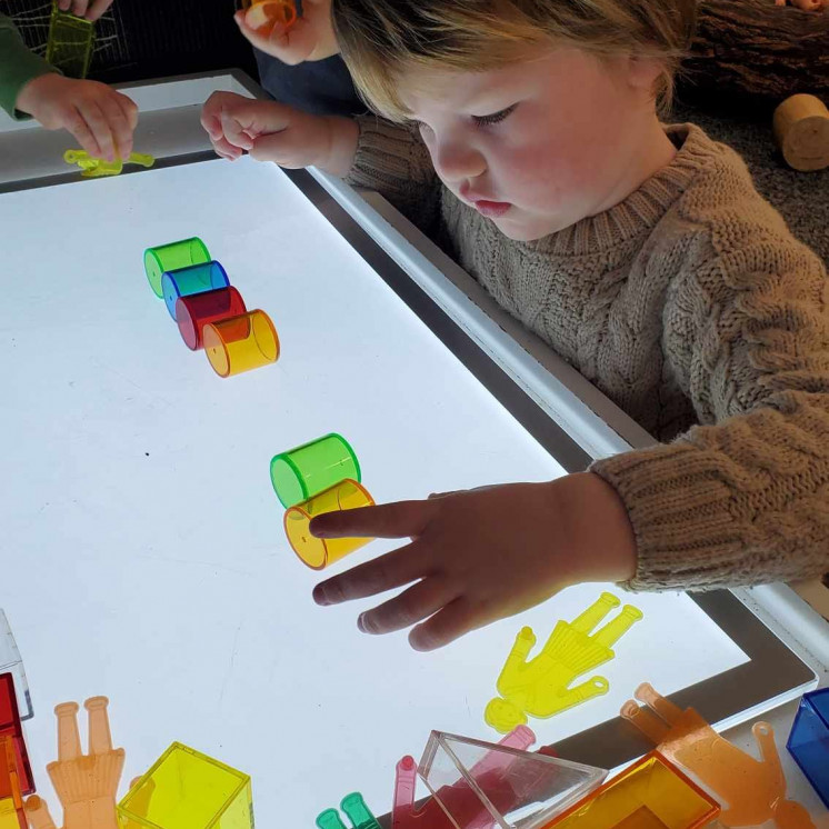 Busy Bees Tahunanui light up box toddler learning