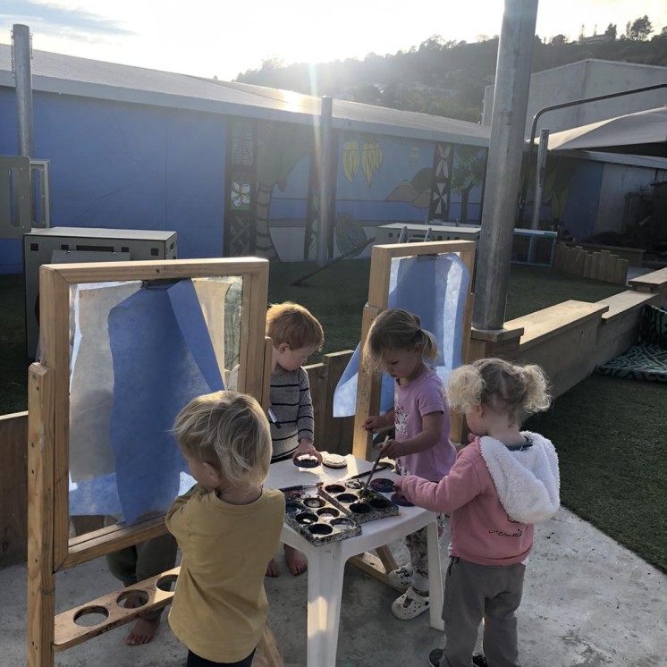 Busy Bees Tahunanui outdoor painting