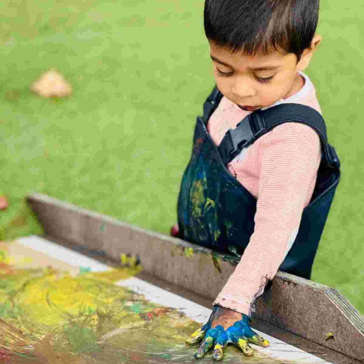 Messy play with paint at Busy Bees Te Rapa 