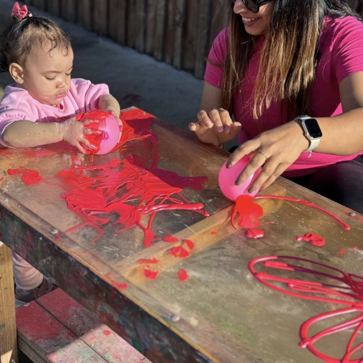 Busy Bees Te Rapa painting with ballons