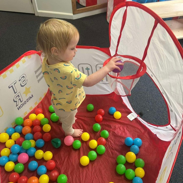 Busy Bees Woodend ball pit